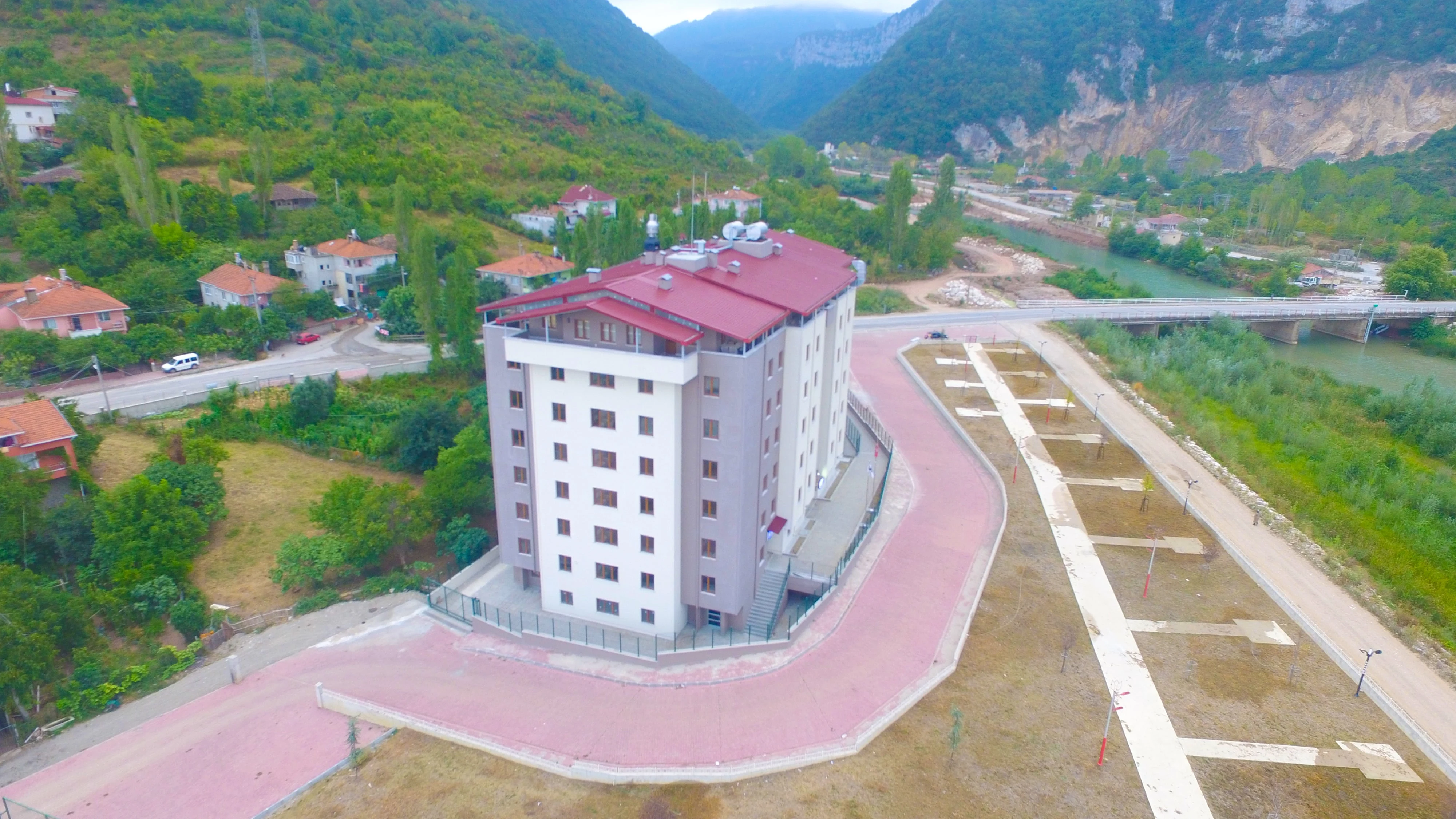 Özel Emre Yılmaz Yüksek Öğretim Kız / Erkek Öğrenci Yurdu havadan görünüm - Cide Kastamonu